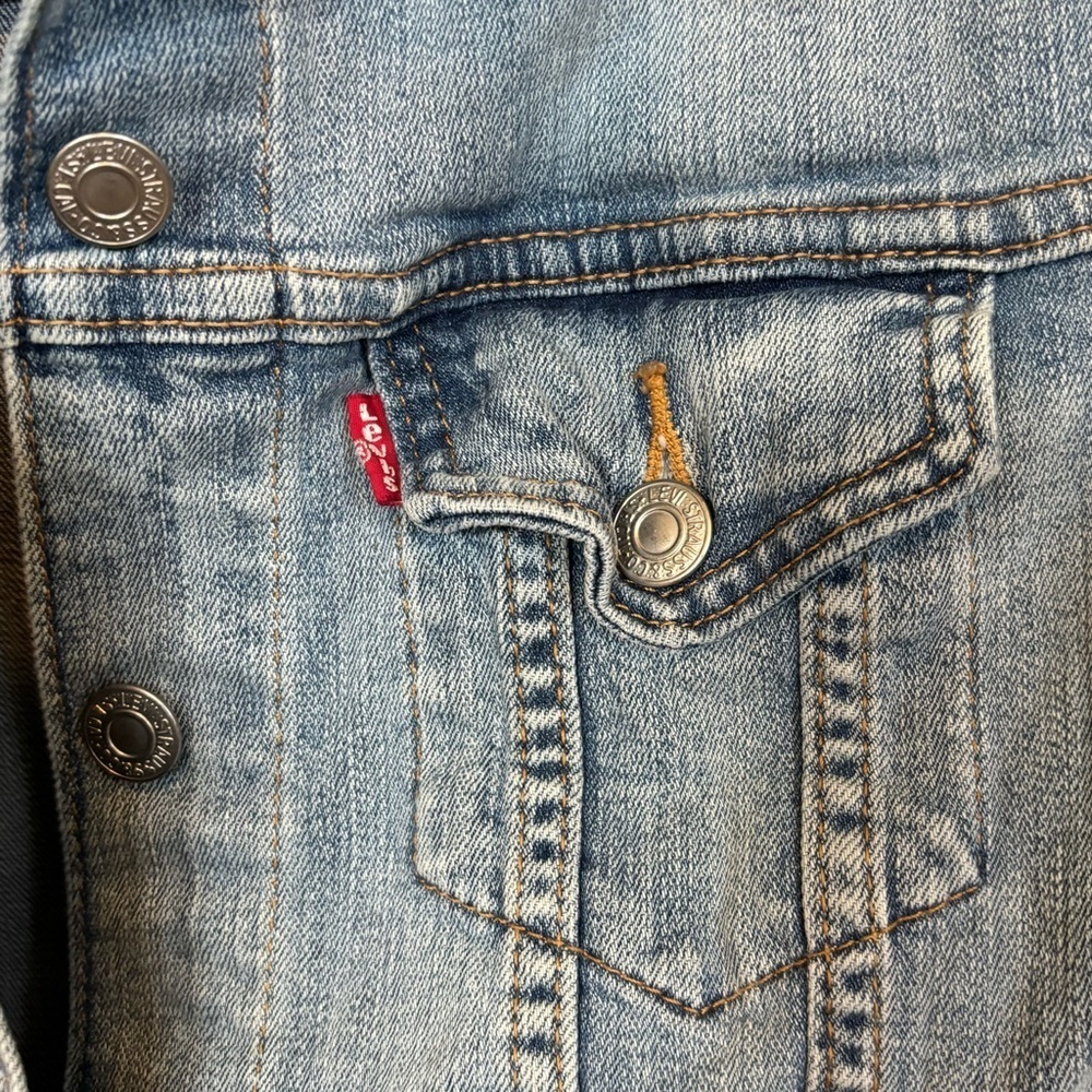Levi’s Women’s Blue Jean Trucker Jacket - size S - Picture 4 of 7